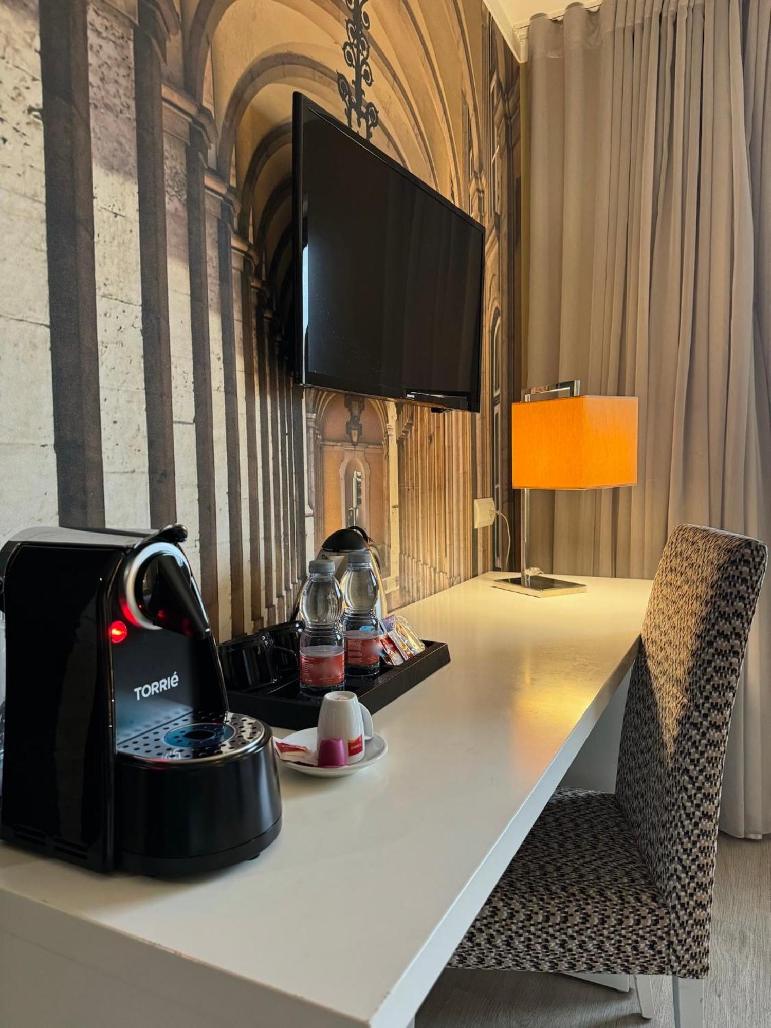 Masa Hotel Almirante Lisboa Dış mekan fotoğraf
